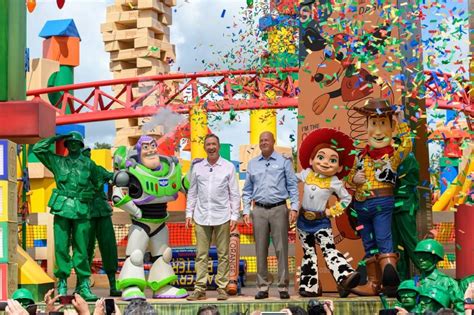 Toy Story Land Opens To Huge Crowds At Walt Disney World