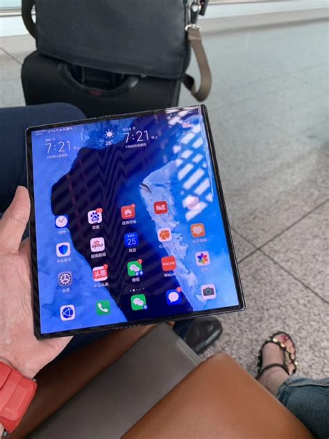 De Nouvelles Photos Du Mate X Le Smartphone Pliable De Huawei