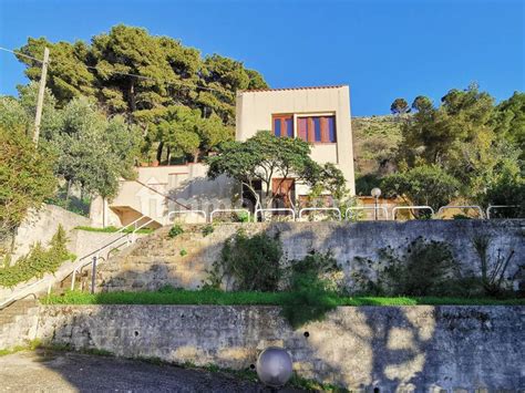 Vendita Villa Unifamiliare In Via Sant Anna 72 Erice Da Ristrutturare