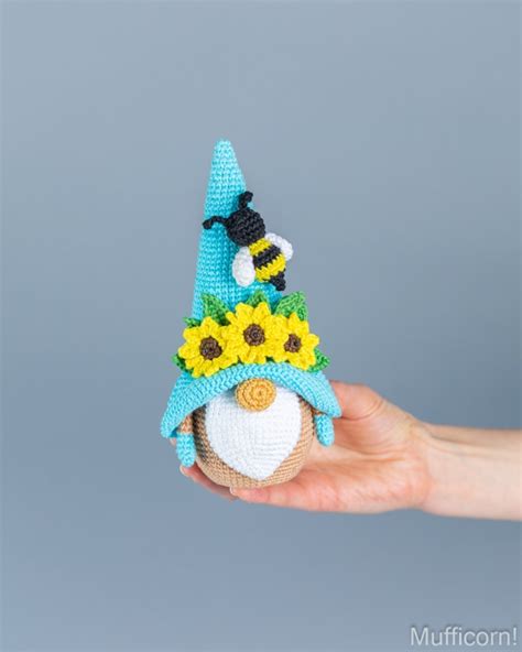 Gnome With Bee Amigurumi Pattern Amigurumi