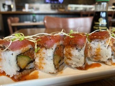 Review: Rolls at Jellyfish Sushi packed with flavor | Food Drink ...