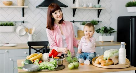 Ernährung in der Stillzeit Lebensmittel Essen für stillende Mütter