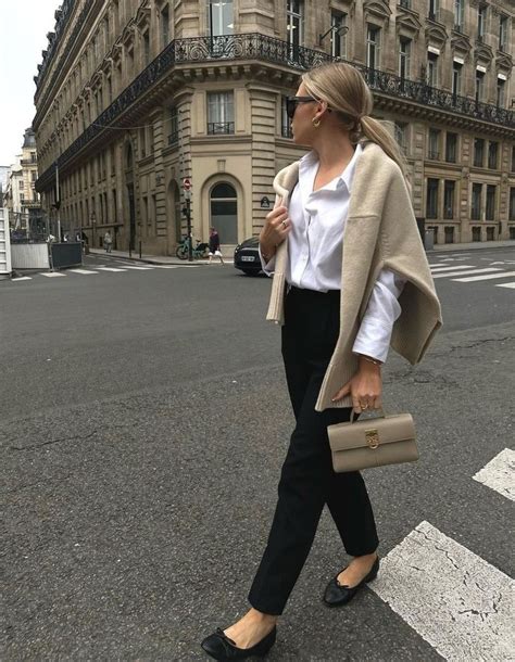 Pin By Reyna De Los Condenados On Minamilist Neutral Outfits Business