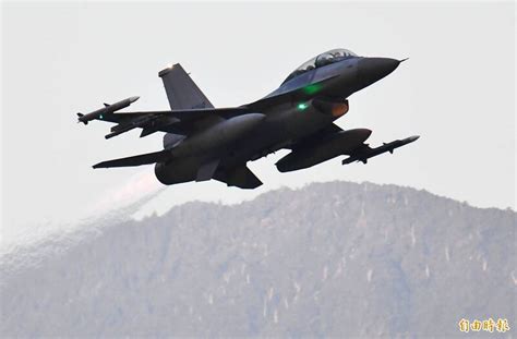 獨家》好事多磨！f 16v成功完成aim 120先進中程飛彈試射 自由軍武頻道