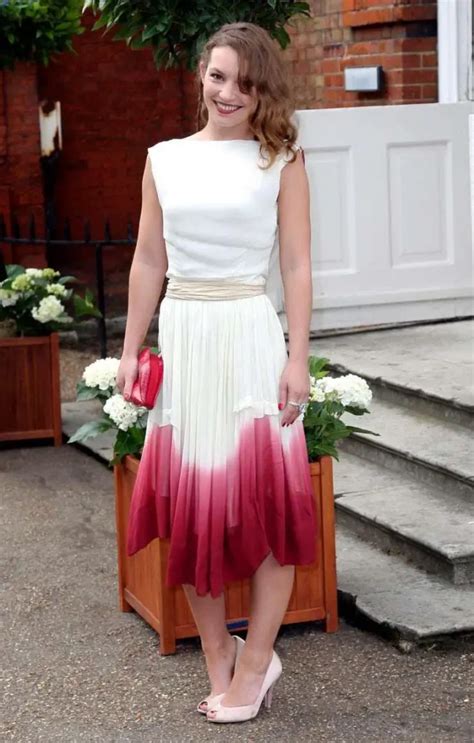 50 Perdita Weeks Bikini Pictures Hot Sexy Livinlavidalowcarb