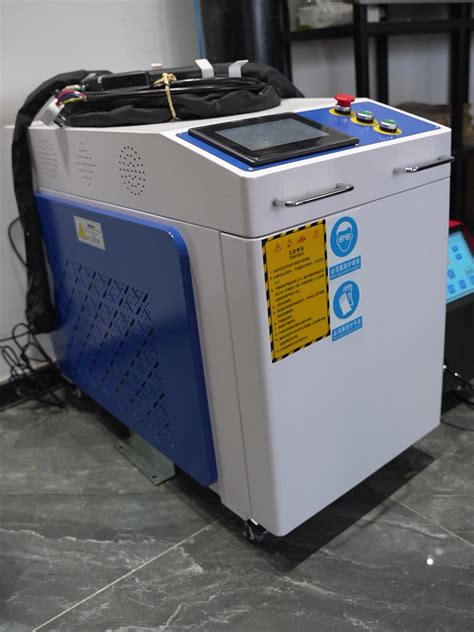 1000w 1500w 2000w 3000w Handheld Pulsed Fiber Laser Cleaning Machine For Rust Removal Paint Oil