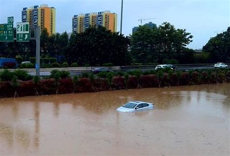 台风“彩虹”致广州持续暴雨 部分街道现“水浸街”图片新闻中国政府网