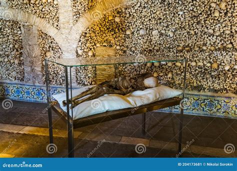 Chapel of the Bones - Evora Portugal Editorial Photo - Image of skulls ...