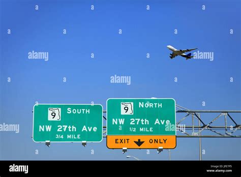 Multiple road signs hi-res stock photography and images - Alamy