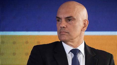 Moraes cita Hitler em decisão contra Bolsonaro e condena atos em Brasília