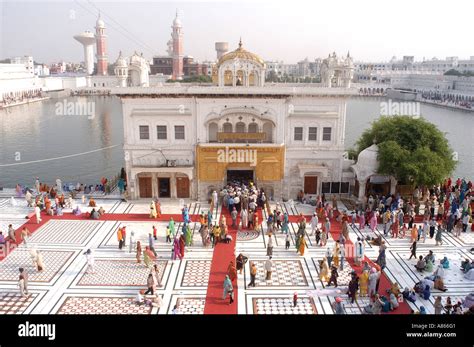 Amritsar golden temple gate hi-res stock photography and images - Alamy