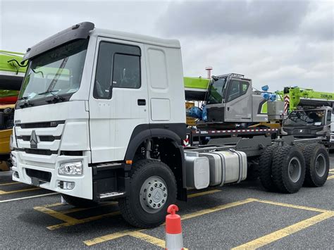 China SINOTRUK HOWO CARGO TRUCK CHASSIS 6X4 Drving Type 400HP High