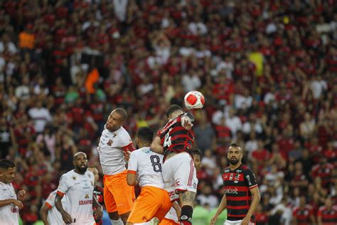 Flamengo Vence De Novo O Nova Igua U E Campe O Invicto Do Carioca