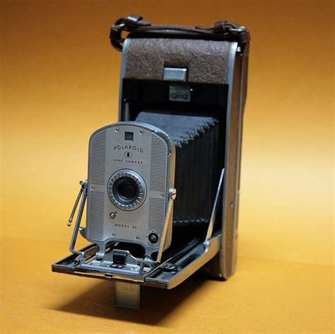 https://en.wikipedia.org/wiki/Instant_camera#/media/File:Coll._Marc%C3 ...