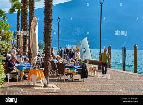 Riva Del Garda Lago Di Garda Italy 7 October 2018 Tourists Enjoy A