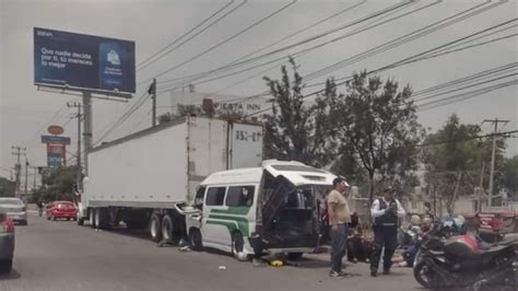 Caos en la México Querétaro por choque de combi contra un tráiler La