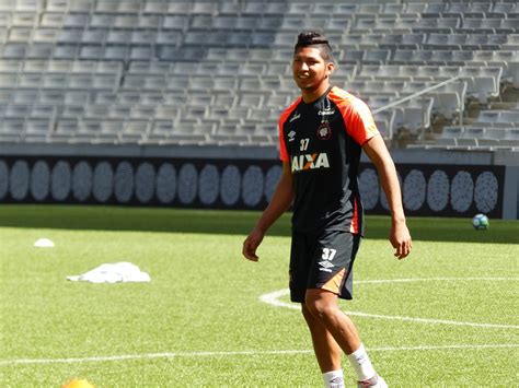 Atlético PR vai Wellington e Rony para jogo Caracas pela Sul