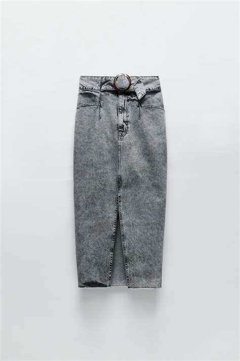 Denim Gris Con Cinturon Apple La Hija De Gwyneth Paltrow Se