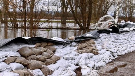 Hochwasser Noch keine Entwarnung Wasser geht nur langsam zurück