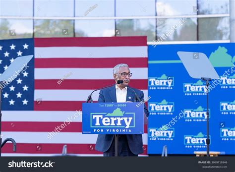 1 Congressman Bobby Scott Images Stock Photos And Vectors Shutterstock