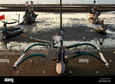 Barcos de pesca tradicionales barcos de vela tradicionales fotografías