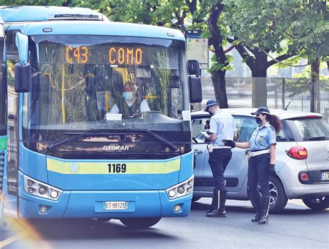 Pavia Viaggia Sul Bus Senza Mascherina E Lautista Ferma Il Mezzo