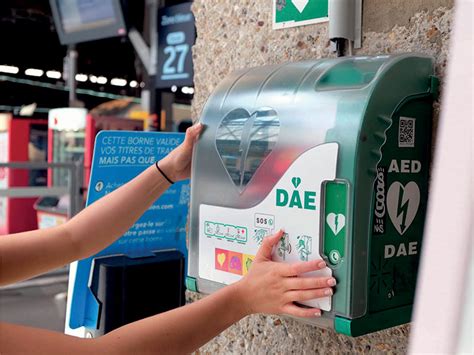 Premiers Secours Quand Et Comment Utiliser Un D Fibrillateur Cardiaque