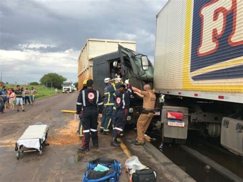 Grave Acidente Na PR 323 Mobiliza Equipes De Resgate Do Corpo De