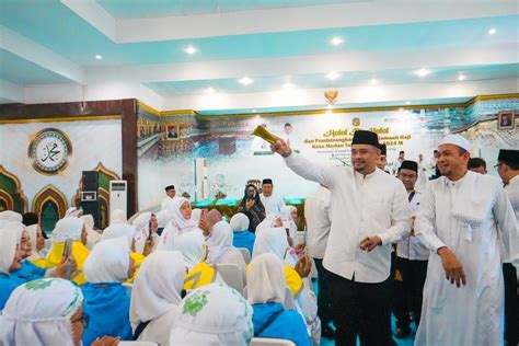 Galeri Foto Wali Kotw Medan Bobby Nasution Melepas Keberangkatan