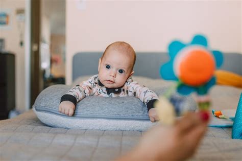 El sonajero siete grandes beneficios de este sencillo juguete para el bebé