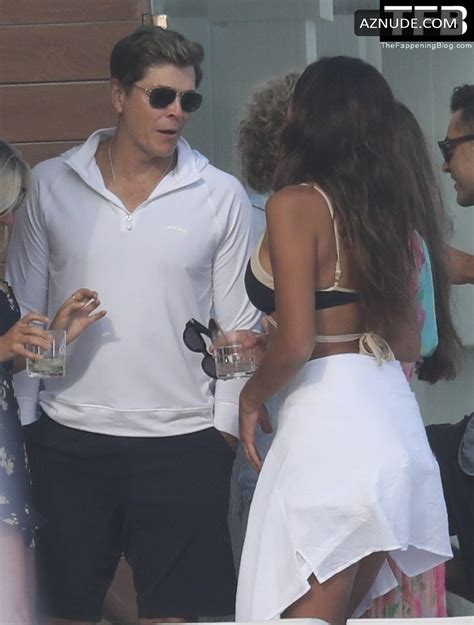 Pia Miller Sexy Seen Flaunting Her Hot Figure Wearing A Bikini Top In