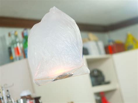 How To Make A Mini Flyable Hot Air Balloon With Candles Hot Air Balloon Balloons Hot Air Ballon