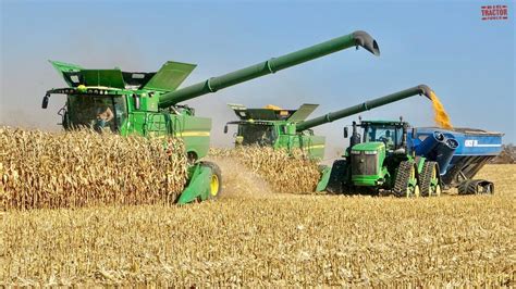 JOHN DEERE Combines Harvesting Corn YouTube