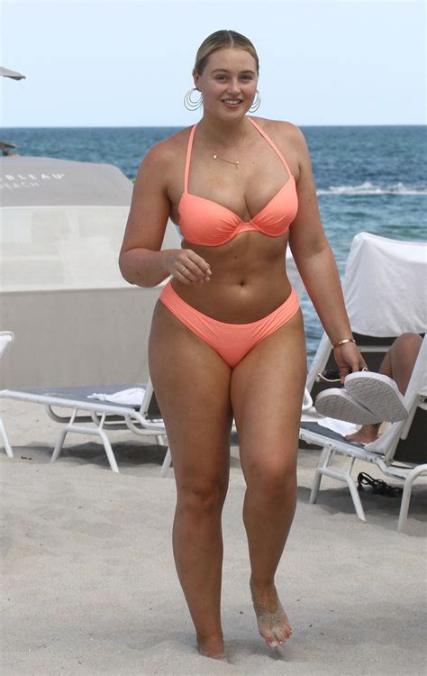 Iskra Lawrence In A Pink Bikini On The Beach In Miami