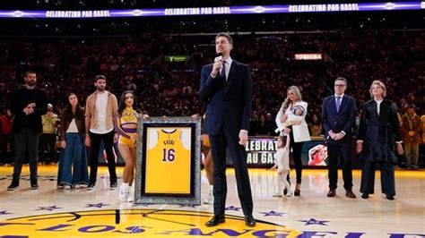 Lakers Retire Pau Gasols Jersey 16 In Emotional Ceremony Hindustan