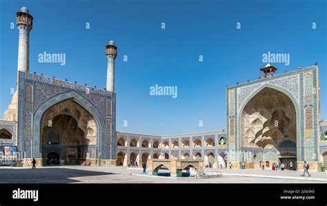 Isfahan, Iran - May 2019: Tourists visiting Jameh Mosque of Isfahan ...