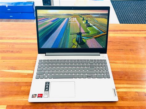 Lenovo Ideapad 81w1 Ryzen 3 8gb 256gb Ssd Amd Radeon Graphics 2gb Vram