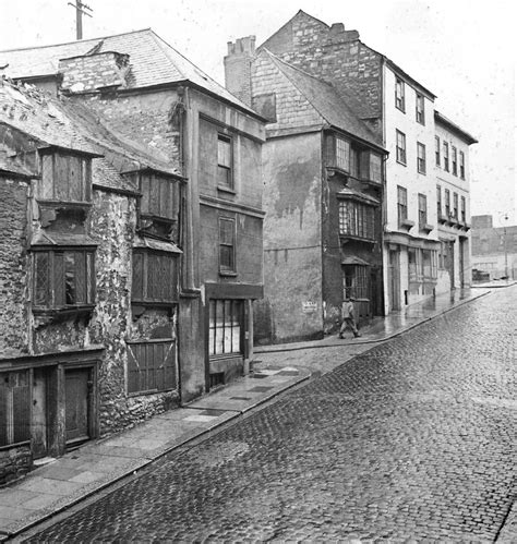 60 Incredible Vintage Photographs That Capture Everyday Life In Plymouth From The Early 20th