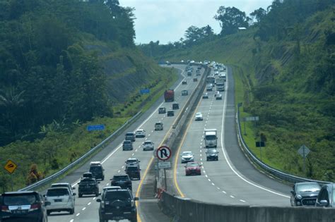 FOTO Arus Balik Lebaran Jalan Tol Solo Semarang Terpantau Padat Lancar