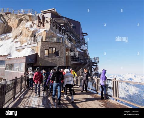 People on bridge viewing platform at Aiguille du Midi top téléphérique ...