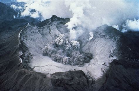 39 years ago: Mount St. Helens woke up and blew her top