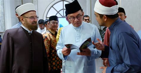 PM Urges Muslims To Embrace Spirit Of Hijrah For Cultural Spiritual