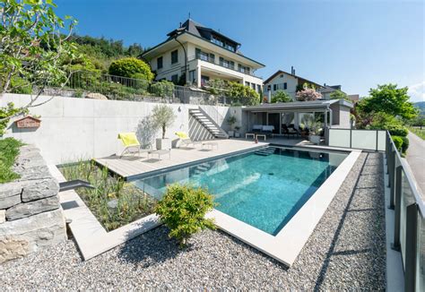 Gartenbrunnen Oder Badebrunnen Im Garten Mit Biopool Plus Swissteich