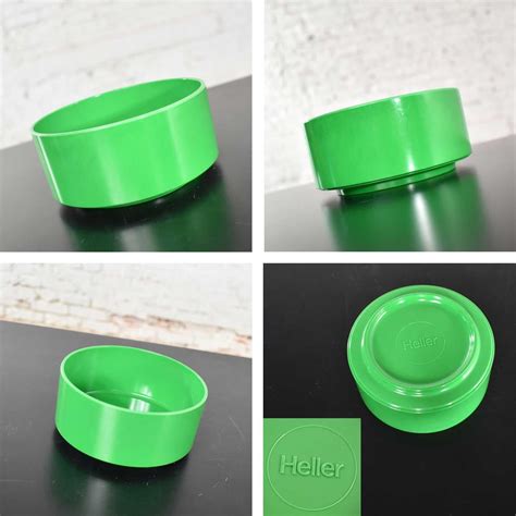 Heller Dinnerware By Lella And Massimo Vignelli In Kelly Green 58 Pieces And Napkins At 1stdibs