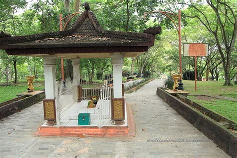 Bukit Siguntang Wisata Taman Dan Wisata Sejarah Kerajaan Srwijiya Di