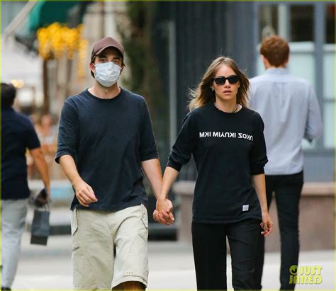 Robert Pattinson Suki Waterhouse Hold Hands During Day Out In Nyc