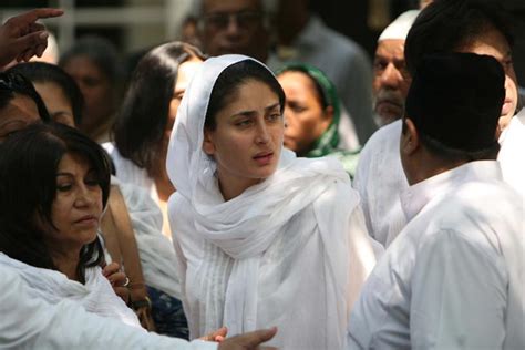 Kareena, Saif pray for Tiger Pataudi | cricket | Photo Gallery