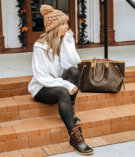 Winter Outfits With Leggings And Boots