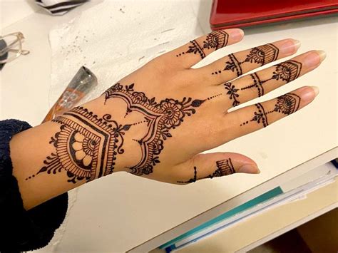 Pingl Par Maryam K Sur Mehendi Mod Les De Henn Tatouage Au