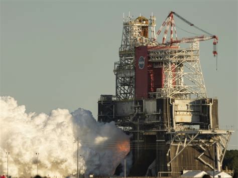 Arrêt Prématuré Dun Test Des Moteurs De La Fusée Géante Sls De La Nasa